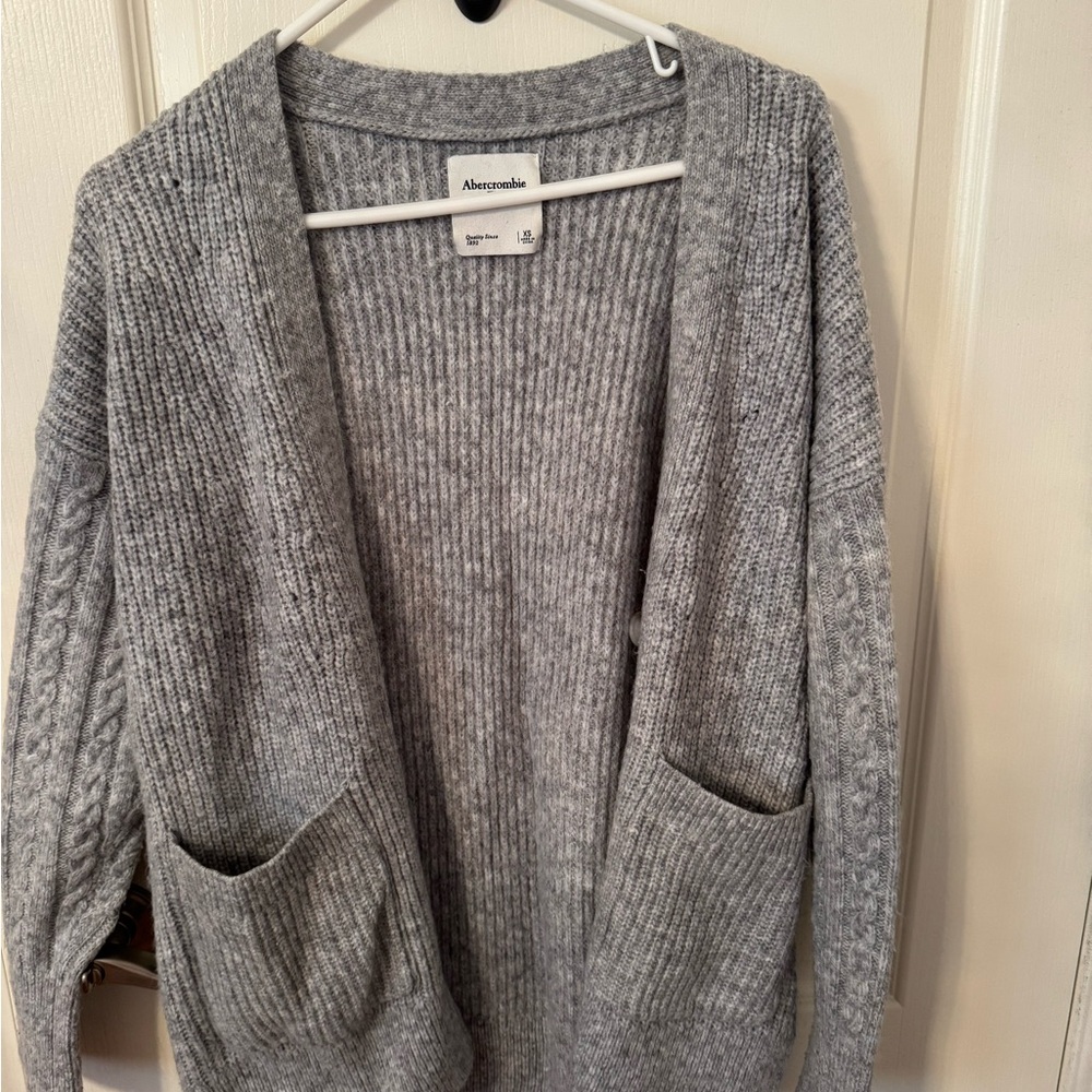 Abercrombie & Fitch Light Gray Cardigan